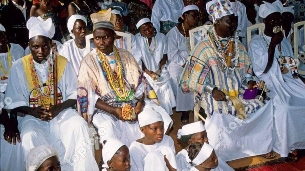 PAPA KARIME GRAND VOYANT MEDIUM SPĂCIALITĂ DU TRAVAIL D'AMOUR ET PROBLĂMES DE COUPLES ILE DE FRANCE ET PARIS.